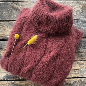 Cable knit women alpaca sweater. Fluffy alpaca women sweater. Handknit alpaca sweater. Alpaca pullover.