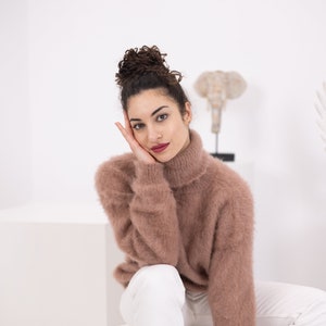Brown Alpaca Sweater, Hand-Knitted Sweater, Alpaca Wool Blend, Timeless Elegance, Cozy Winter Style, Natural Fiber Fashion, T1570
