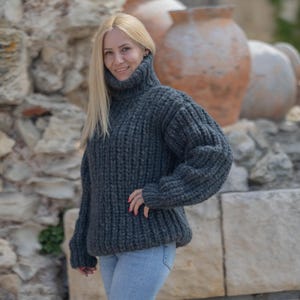 Super Chunky Melange Gray Alpaca Sweater – Hand Knitted 12 Strand Turtleneck in English Rib, Oversized Thick Winter Pullover T1864